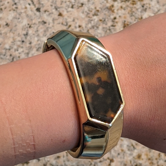 Tortoiseshell Hinge Bracelet - Picture 4 of 4